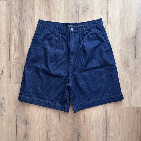 Banana Republic Pants - Pleated Front “Mom” Shorts